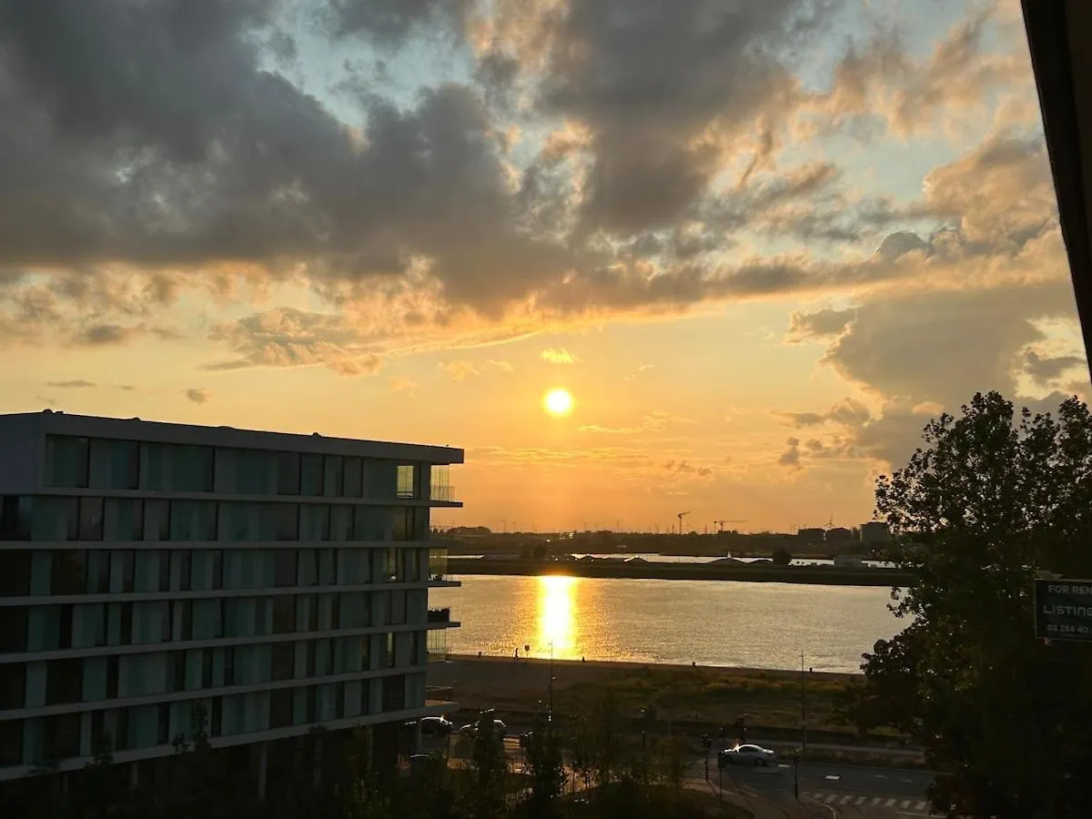 Charmant Appartement In Antwerpen Zuid Met Zicht Op De Stroom